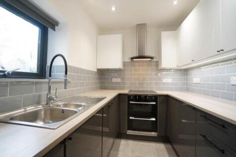 4 Bedroom House in LL57 2HD