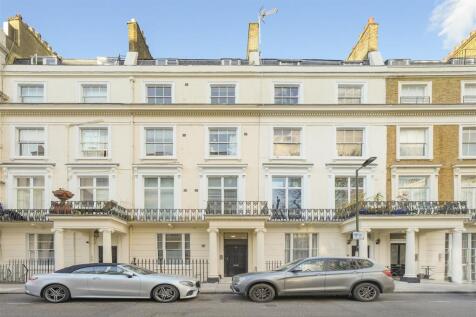 A bright studio apartment in a beautiful period conversion located in Bayswater, W2. Located on the first floor, the apartment comprises open plan living with fully fitted kitchen, mezzanine sleeping