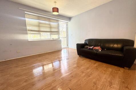** Zero Deposit Guarantee Available **
LARGE TWO-BEDROOM FLAT TO LET – WOOLWICH/CHARLTON BORDERS..