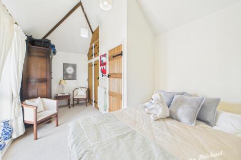 CAM02773G0-PR0357-STILL011