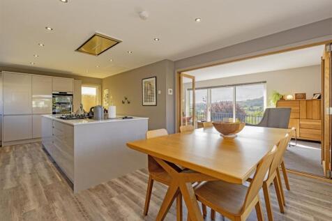 Stunning Breakfast/Dining Kitchen