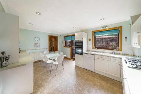 4 bed, 3 bath Detached in Cardiff - Photo 3