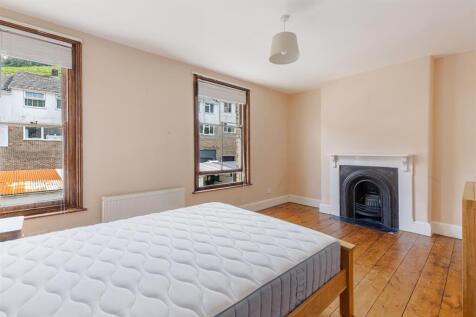 A16 - 15 Ford Valley, Dartmouth - 250722.jpg