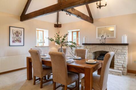 Large dining room perfect for entertaining