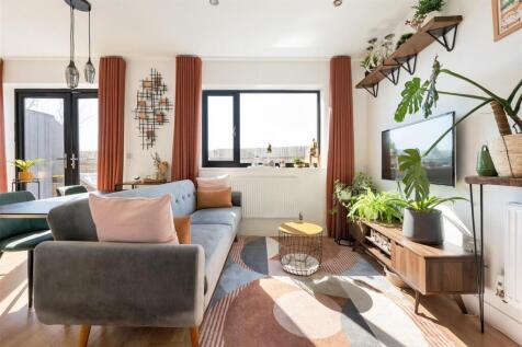 Atherton Mews, E7