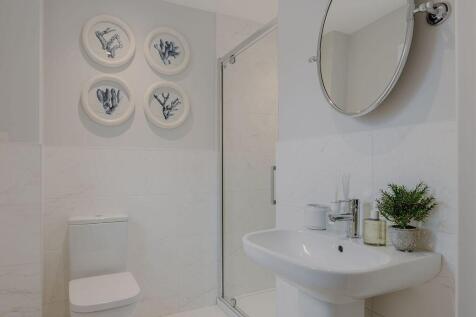 Primary en-suite