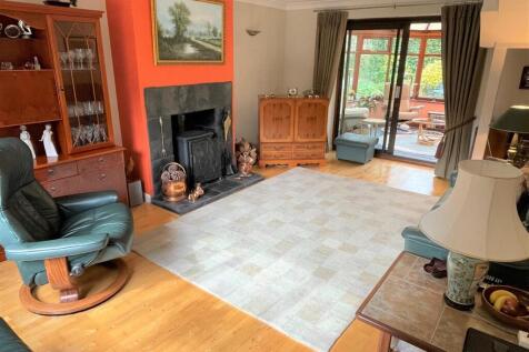 Lounge through to conservatory.jpg