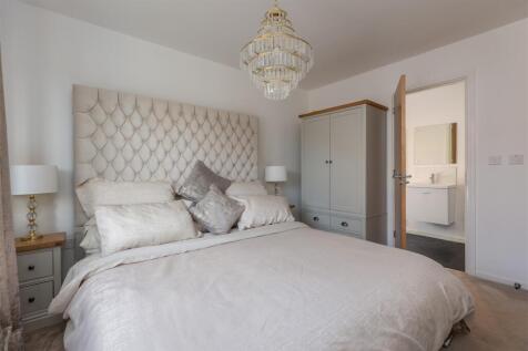 Ploughlands Grove 4 Bedroom 1-2.jpg