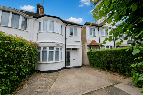 1 bed flat to rent Golders Manor Drive, London NW