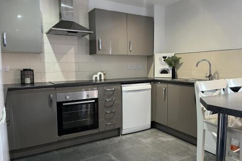 4 Bedroom Flat in LN1 3HD