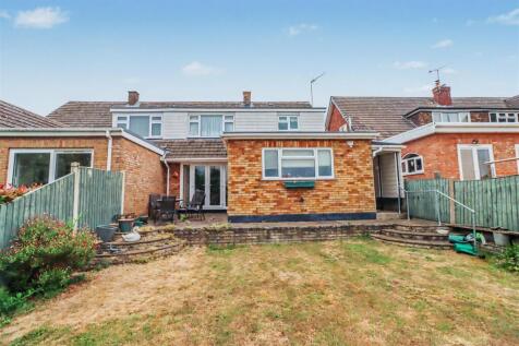69 GUERNSEY GARDENS OUTSIDE-4.jpg