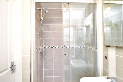 EN-SUITE SHOWER ROOM (3)