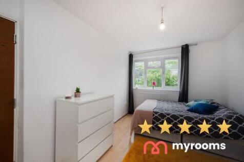 Spacious Room Available in Battersea !