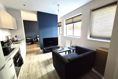 WELL PRESENTED GROUND FLOOR STUDIO APARTMENT WITH BEDROOM AREA, OPEN PLAN LIVING AREA TO KITCHEN, KITCHEN WITH INTEGRATED APPLIANCES AND CONTEMPORARY BATHROOM, located in close proximity to Five Ways