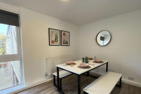 3 Bedroom Flat in EX4 5EN