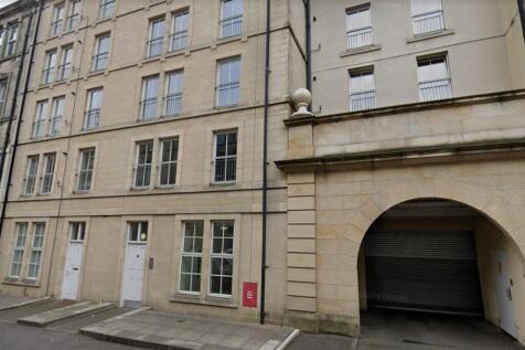 A well presented, furnished, ground floor studio property located in the very popular location in Tollcross with The Meadows on your door step.