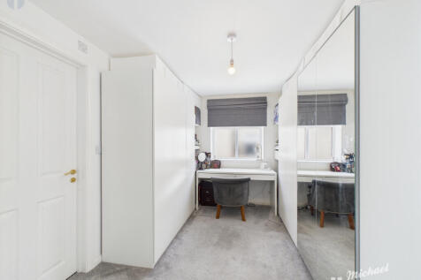 CAM03218G0-PR0634-STILL010