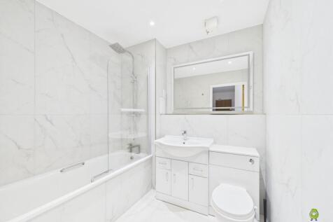 CAM03779G0-PR0311-STILL004