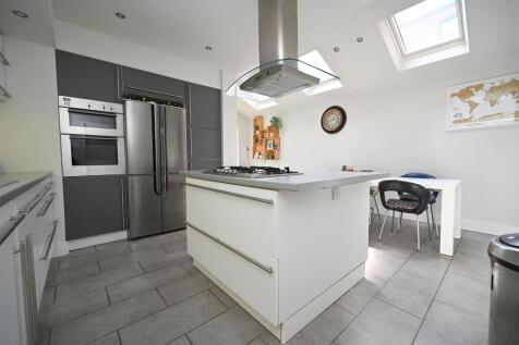 kitchen..jpg