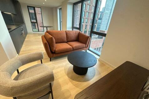 Move-in gift 100 voucher (Zara Home or Selfridges) for new tenants! Welcome to Waterhouse Gardens, Manchester's hottest new development. Discover this deluxe high-spec two bedroom apartment, nestled i