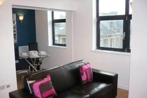 Lounge/Dining