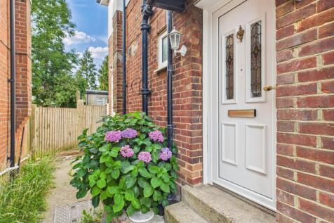 CAM03750G0-PR0059-STILL032