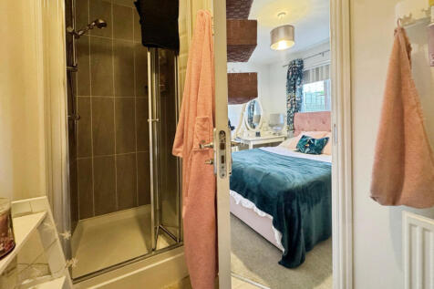 2 bed, 1 bath Apartment in Glasgow - Photo 12