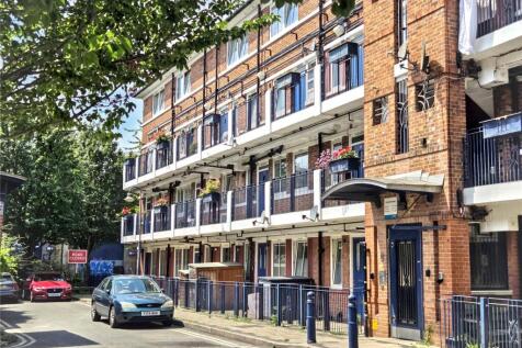 *ZERO DEPOSIT OPION AVAILABLE* Welcome to the Arnold Estate, situated on the desirable Druid Street in SE1. This charming 1st floor flat offers a perfect blend of comfort and convenience in the heart