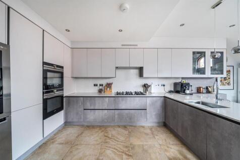 Living Room/Open Plan Kitchen/Diner: