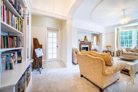 25044- 20 Arlington Drive_021.jpg