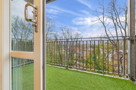 CAM03729G0-PR0176-STILL010