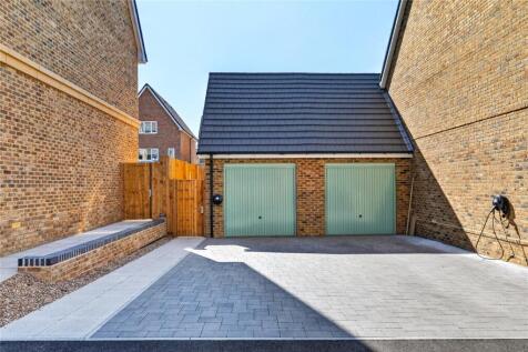 Driveway/Garage