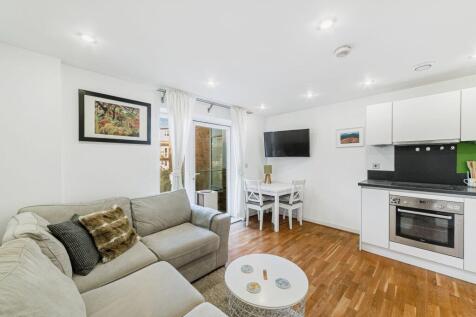 Bright and spacious one bedroom apartment in central Acton, with allocated parking, lift access and a large private balcony overlooking landscaped gardens. Well placed for local amenities and Acton Ma