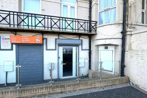 Retail Property (high street) to rent in redcar