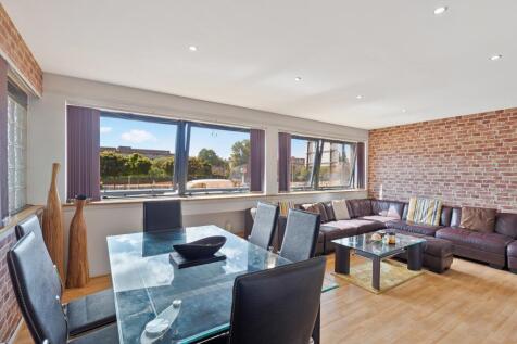 Dining Area/Lounge