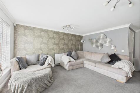 CAM03729G0-PR0079-STILL024