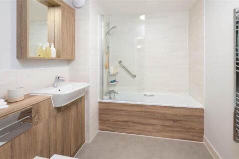 Manns Lodge Bathroom.jpg