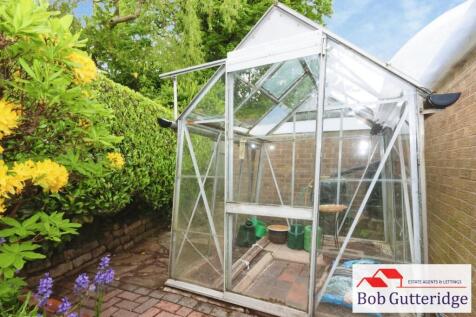 REAR ENCLOSED GARDEN