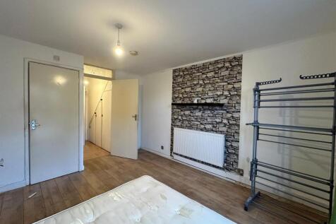bedroom 1 .jpg