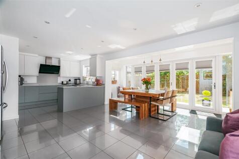 5 Sycamore Close -18.jpg