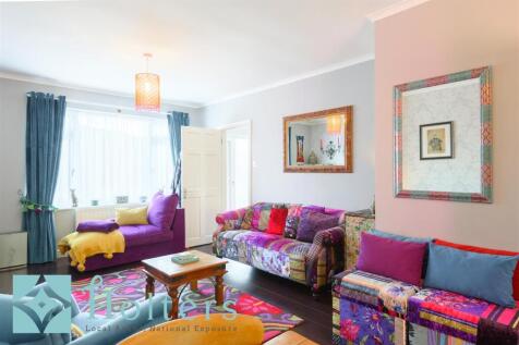 23 Underhill Crescent, Knighton-13.jpg