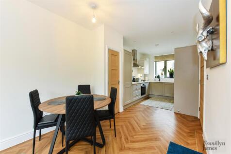 1 Krupa Mews (13).JPG