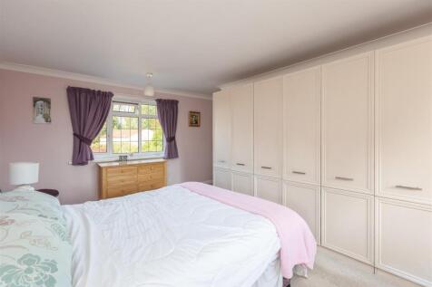 Barnstone House Bedroom 1-2.jpg