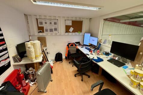 22 Hawthorn Centre 45.jpg