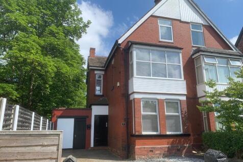 *** Coming July***
We are pleased to offer to let this 4 bedroom semi-detached house in the Crumpsall area.