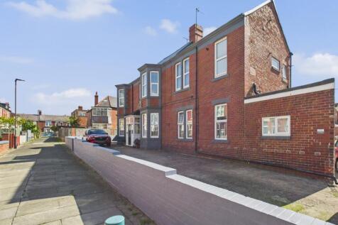 CAM02195G0-PR0074-STILL053