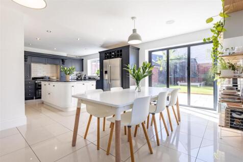 1 Boleyn Row (8).jpg