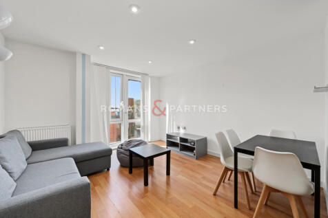 Bright and elegant one bedroom apartment with a flexiable move date, now available in the sought-after City Walk Apartments, SE23