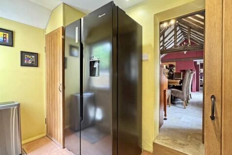 Side Lobby & Store.jpg