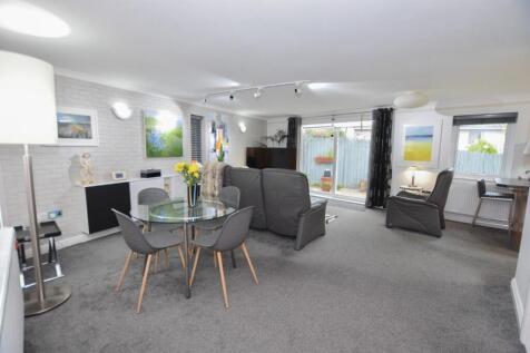 Lounge Dining